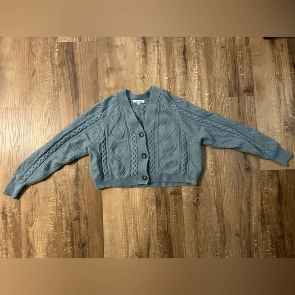 Madewell Cable Knit V-Neck Crop Cardigan in Faded River - Picture 2 of 7